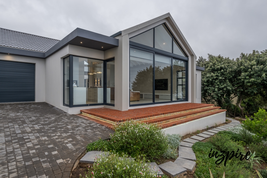 3 Bedroom Property for Sale in Village On Sea Western Cape
